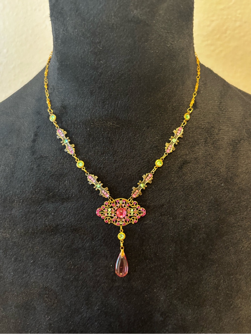 Vintage glass works studio Gold-Tone Pink Drop Pendant Necklace
